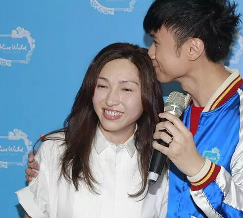 46歲古巨基妻子背景曝光,隱瞞整整20多年,難怪古巨基不願公開!