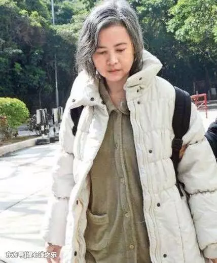 鍾楚紅老了,關之琳老了,藍潔瑛老了,只有52歲的她依舊像20