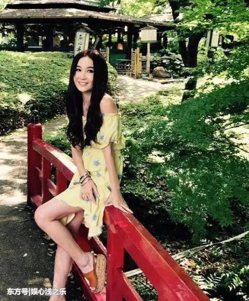 鍾楚紅老了,關之琳老了,藍潔瑛老了,只有52歲的她依舊像20