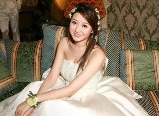 曾在TVB苦熬3年不火,閃婚嫁大12歲富豪,一連生3胎34歲似少女!