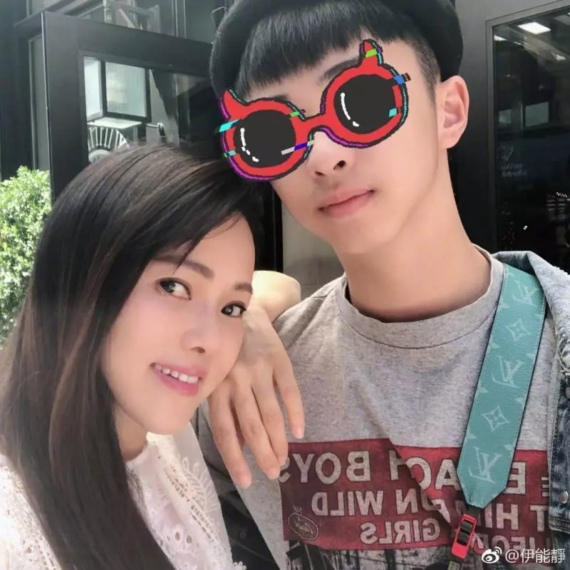 伊能靜曝兒哈利有隱疾:他一吃飯我就開始哭...