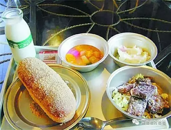 日本小學50塊錢的午餐,網友:日本在培養公民,我們在培養公主