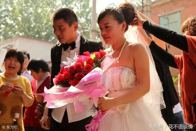 男子娶二婚女人,岳母要十萬彩禮,沒有嫁妝,聽到對話,他悔婚了