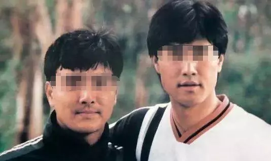 老公把新房子借給獄友住,五年後獄友還回房子,推門一看福報來了!