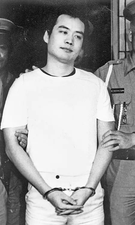 轟動全亞洲《冷麵殺手》神經仔專殺黑幫老大,行事瘋狂! (示錄全集視頻)