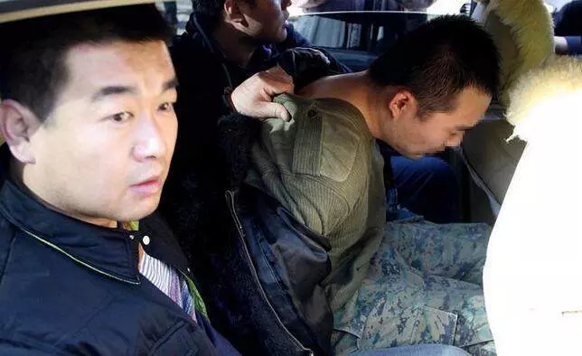 轟動全亞洲《冷麵殺手》神經仔專殺黑幫老大,行事瘋狂! (示錄全集視頻)