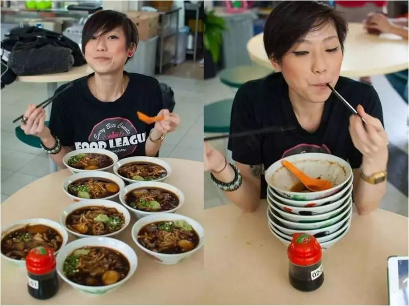 Hebat 靚空姐 竟是大胃王【17分28秒】吃完8大碗滷麵,連湯汁都喝得一乾二淨!
