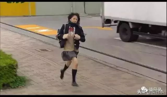 為什麼日劇里的主人公再著急也不打車呢?日本計程車究竟有多貴?