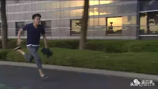 為什麼日劇里的主人公再著急也不打車呢?日本計程車究竟有多貴?