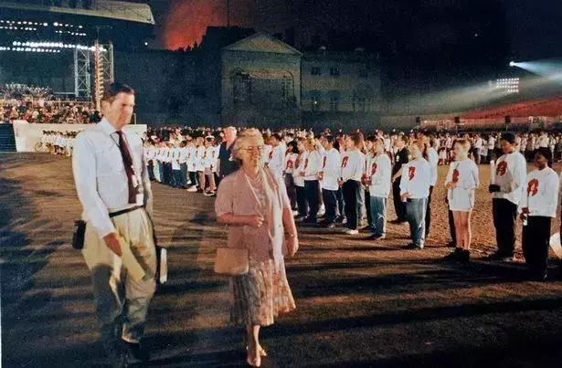 女王也要「偷個懶」?30年替身隨時在線!