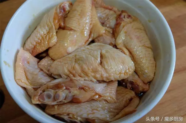 孩子們愛吃的烤雞翅,腌制雞翅我有秘方,只用這四種家常調味料