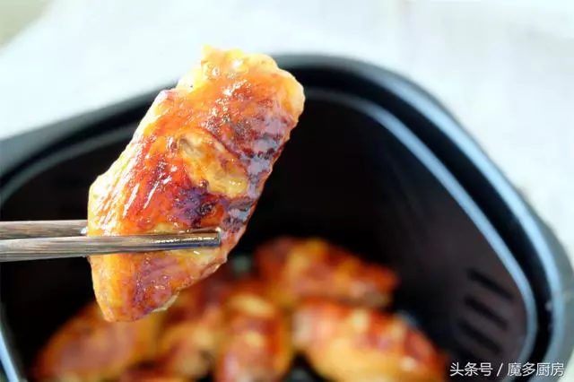 孩子們愛吃的烤雞翅,腌制雞翅我有秘方,只用這四種家常調味料