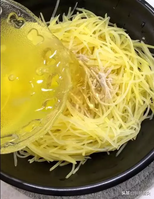 就算是土豆,咱也能吃出新高度!這個土豆新吃法你一定沒試過!