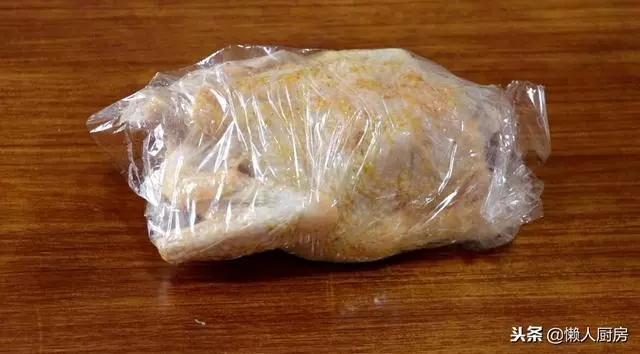 想吃鹽焗雞不用買,教你用電飯鍋焗雞,不加一滴水,肉質細嫩彈牙
