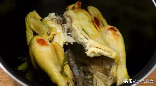 想吃鹽焗雞不用買,教你用電飯鍋焗雞,不加一滴水,肉質細嫩彈牙