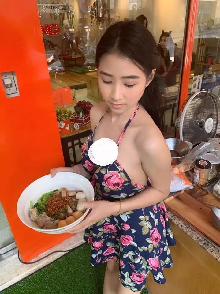 樣子90分、身材滿分老闆娘!邊煮麵… 客人急朝聖:這面上火(影)
