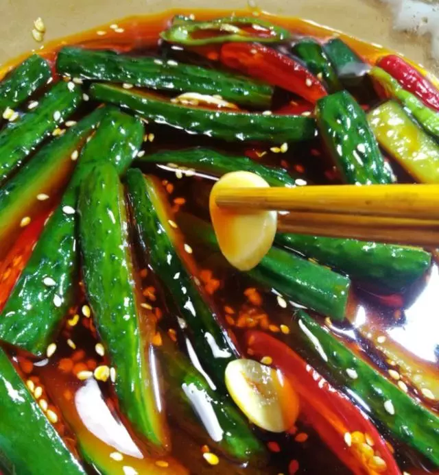 泡菜味小黃瓜,不用醃不用泡,只需搖一搖就能吃,開胃必備小菜