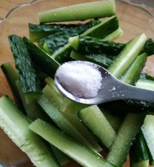 泡菜味小黃瓜,不用醃不用泡,只需搖一搖就能吃,開胃必備小菜