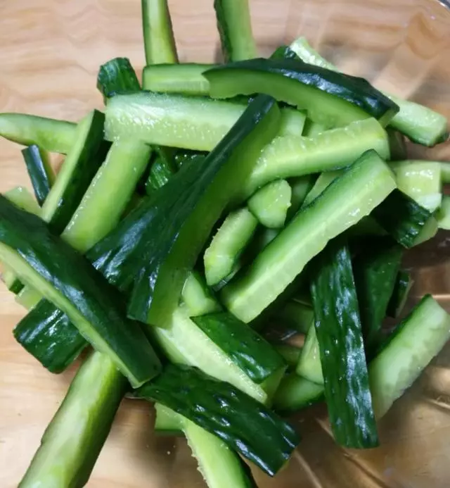 泡菜味小黃瓜,不用醃不用泡,只需搖一搖就能吃,開胃必備小菜