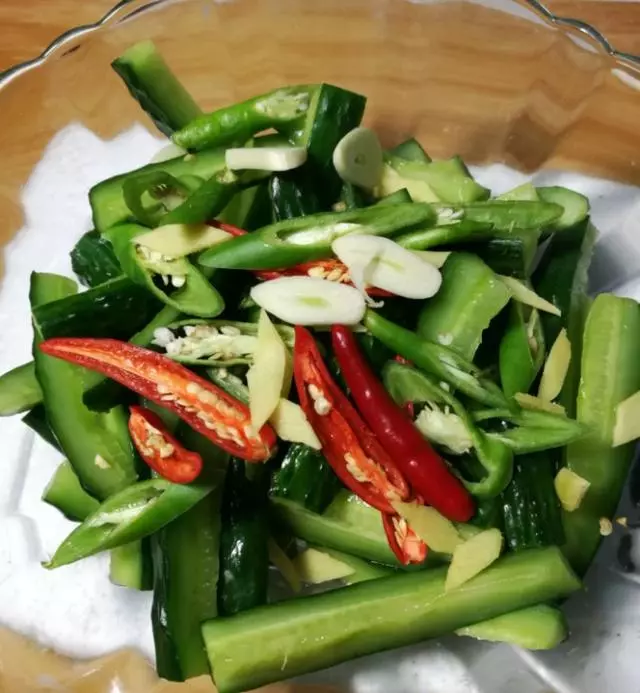 泡菜味小黃瓜,不用醃不用泡,只需搖一搖就能吃,開胃必備小菜