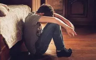 長大後孤僻自卑的孩子大多「出自於4種家庭」,家長千萬別不當回事!