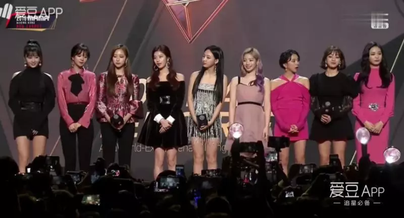[TWICE][新聞]181214 「10連續」大記錄！「YES or YES」MV一億點擊量達成