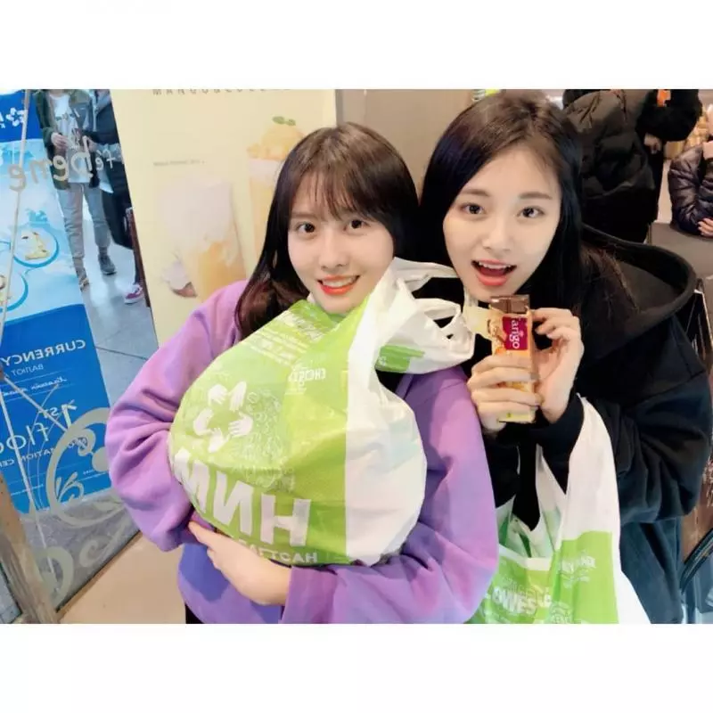 [TWICE][新聞]181214 「10連續」大記錄！「YES or YES」MV一億點擊量達成