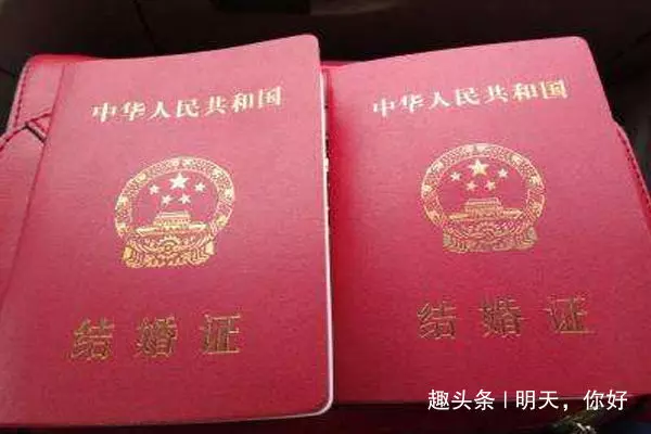 老公出差半年,卻帶著情人回來逼老婆離婚,拿出結婚證後他蒙了