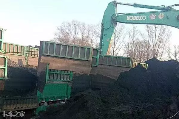 離婚後我嫁了一名卡車司機,和他一起跑車,我感覺很幸福
