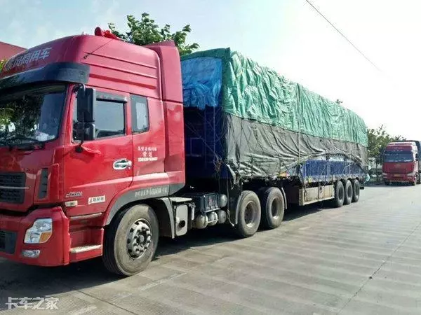離婚後我嫁了一名卡車司機,和他一起跑車,我感覺很幸福