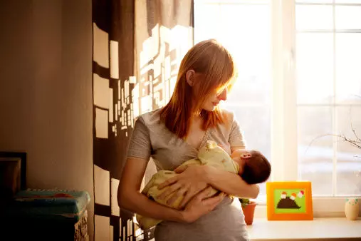 小姨子生孩子,俺跟妻子去吃喜面,看到孩子,俺直接要離婚
