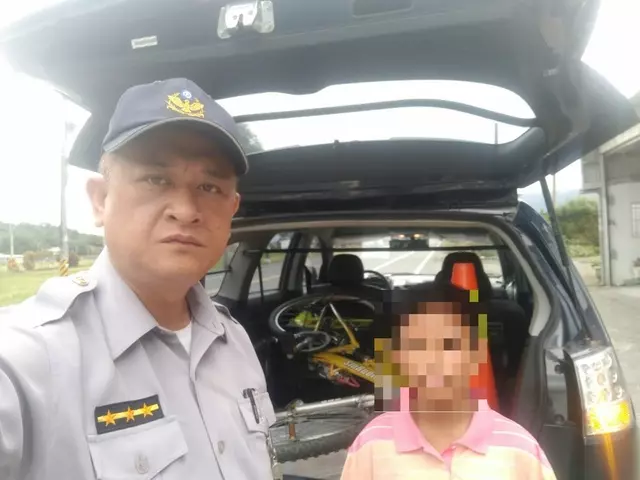 孝心感人!9歲男童「騎14公里探病父」 返家累癱「警車協助送回家」:父子團圓