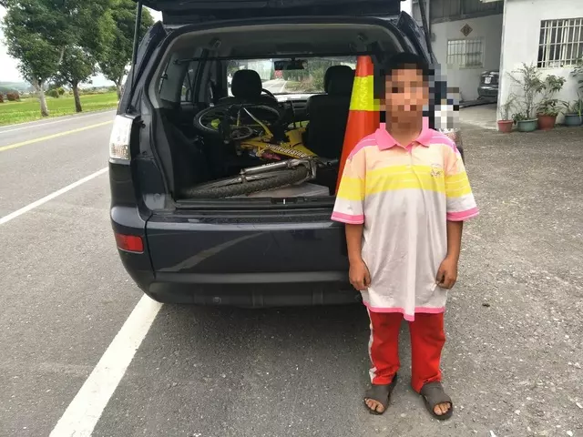 孝心感人!9歲男童「騎14公里探病父」 返家累癱「警車協助送回家」:父子團圓