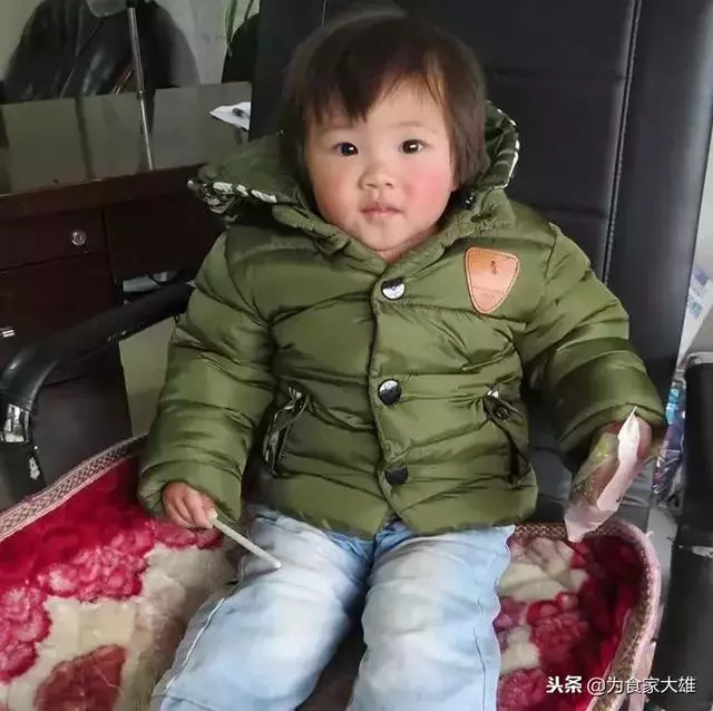 在愛中長大!4歲女孩「領養2年前後驚人對比」 一張張都讓父母暖哭:感謝妳願意來我身邊