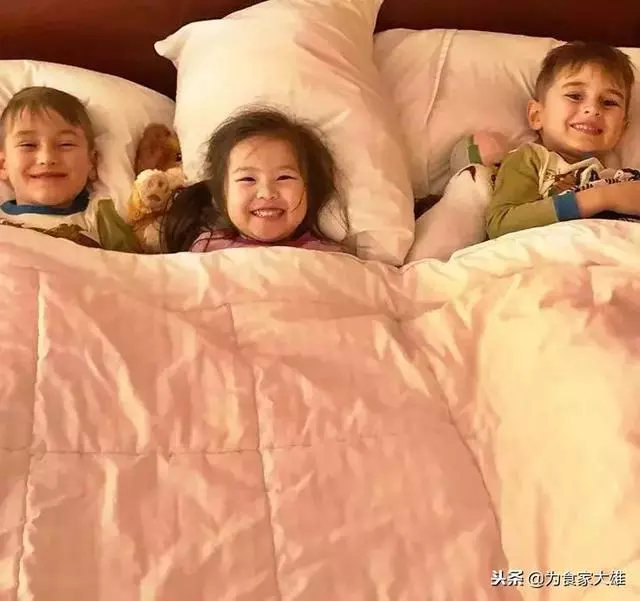 在愛中長大!4歲女孩「領養2年前後驚人對比」 一張張都讓父母暖哭:感謝妳願意來我身邊