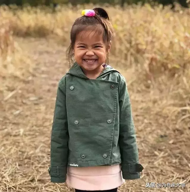 在愛中長大!4歲女孩「領養2年前後驚人對比」 一張張都讓父母暖哭:感謝妳願意來我身邊