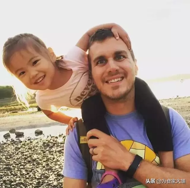 在愛中長大!4歲女孩「領養2年前後驚人對比」 一張張都讓父母暖哭:感謝妳願意來我身邊