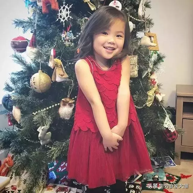 在愛中長大!4歲女孩「領養2年前後驚人對比」 一張張都讓父母暖哭:感謝妳願意來我身邊