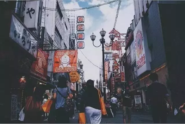 愛情不是轟轟烈烈的誓言,而是平平淡淡的陪伴