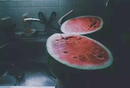 愛情不是轟轟烈烈的誓言,而是平平淡淡的陪伴