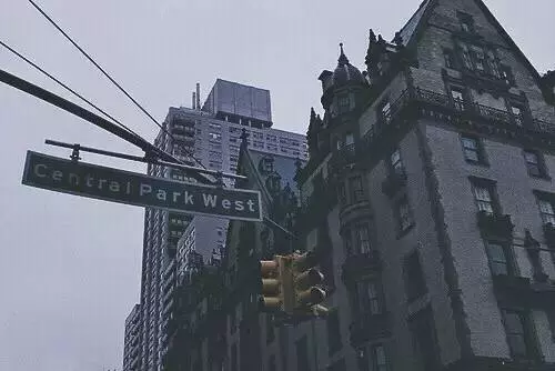 愛情不是轟轟烈烈的誓言,而是平平淡淡的陪伴