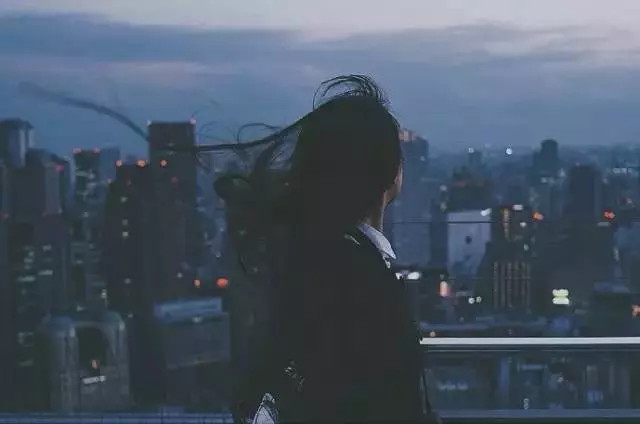 愛情不是轟轟烈烈的誓言,而是平平淡淡的陪伴