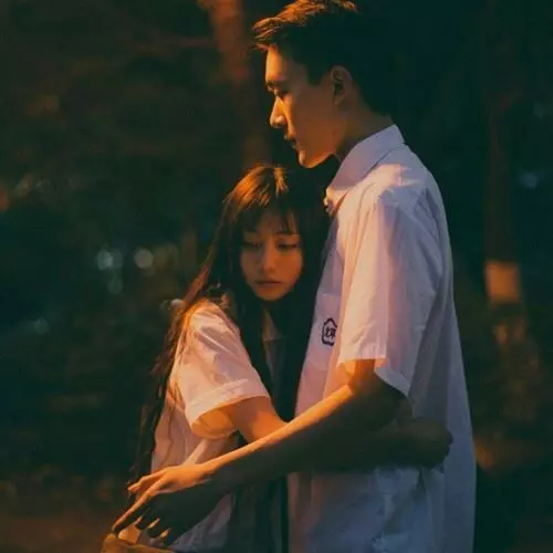曾 經 以 為 愛 情 很 美