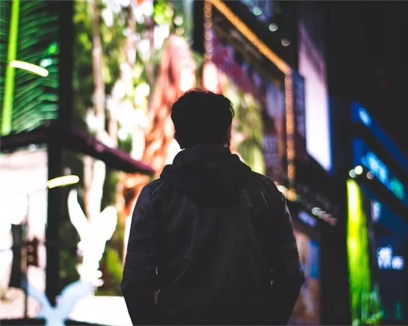 男人累了!靠誰的肩膀?(男人必須看,女人更要看)