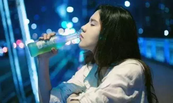 人,一旦心寒了,除了沉默,就是冷漠。