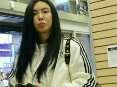 53歲王祖賢遇上56歲關之琳,一個自然老去,一個臉像打了膨脹劑!