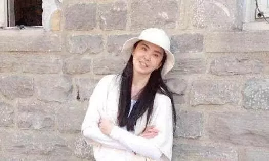 53歲王祖賢遇上56歲關之琳,一個自然老去,一個臉像打了膨脹劑!