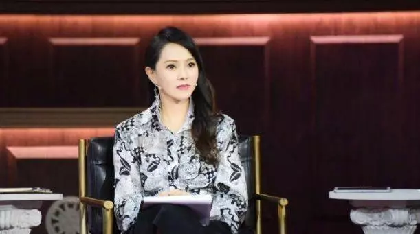 爸媽高顏值兒子卻沒下巴,伊能靜正面回應,原來小時候就這毛病!