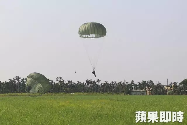 真男人!「陸軍阿湯哥」少將自願拔階受傘訓… 這句話網友全感動:台灣硬漢軍人必推!