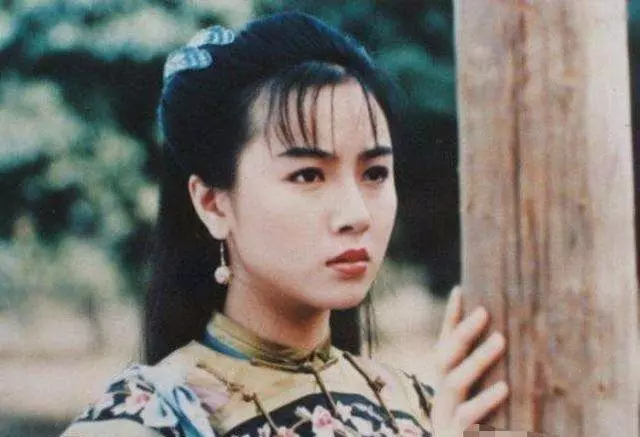 16歲昔日玉女當紅時拍片,如今48歲頑疾纏身無人娶!